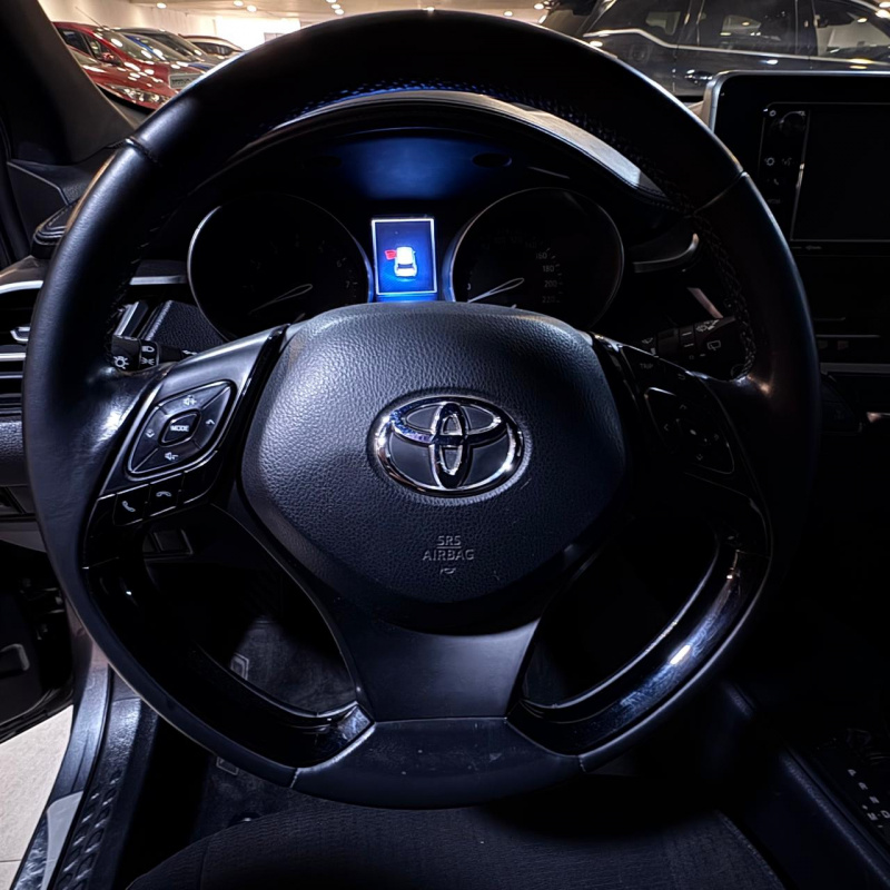 Toyota C-HR  5 pts. Base, CVT, a/ac. Aut., f. led, RA-17 2018